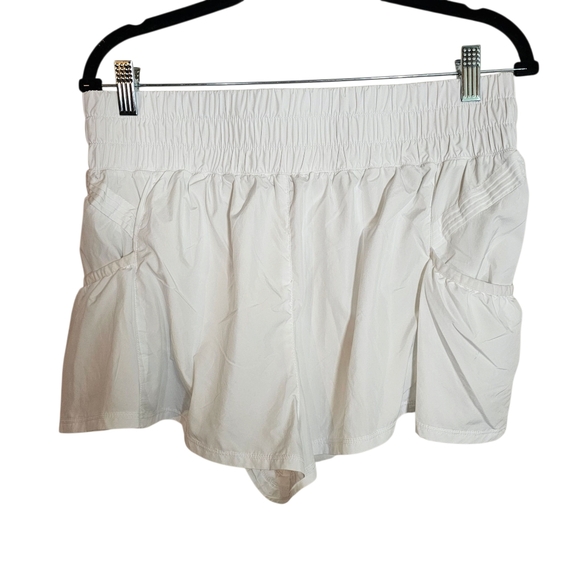 Free People Get Your Flirt On Shorts in Whiteā¢Size Lā¢EGUC -LIKE NEW! - Picture 12 of 12